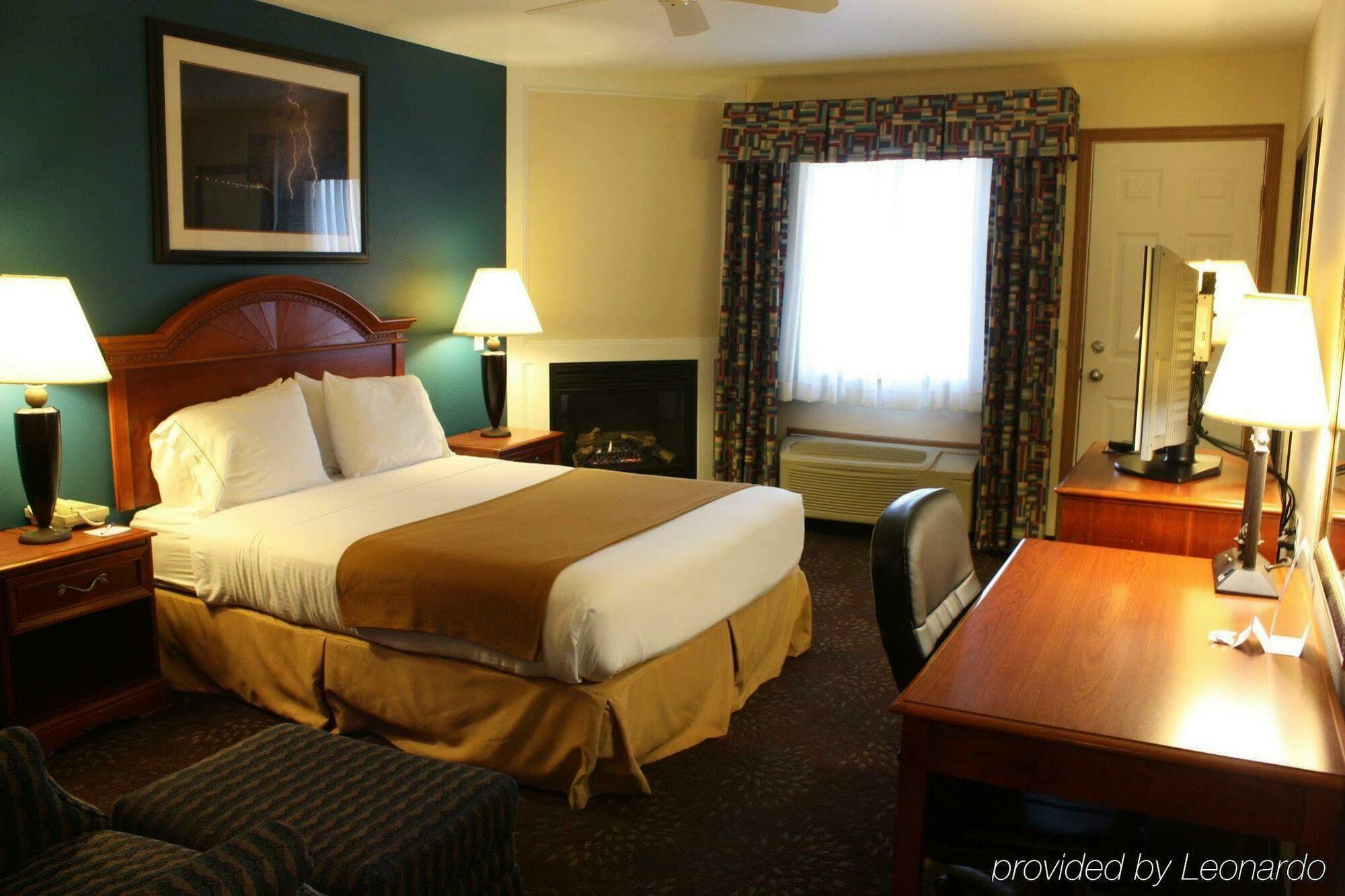 Holiday Inn Express Mackinaw City By Ihg Ngoại thất bức ảnh