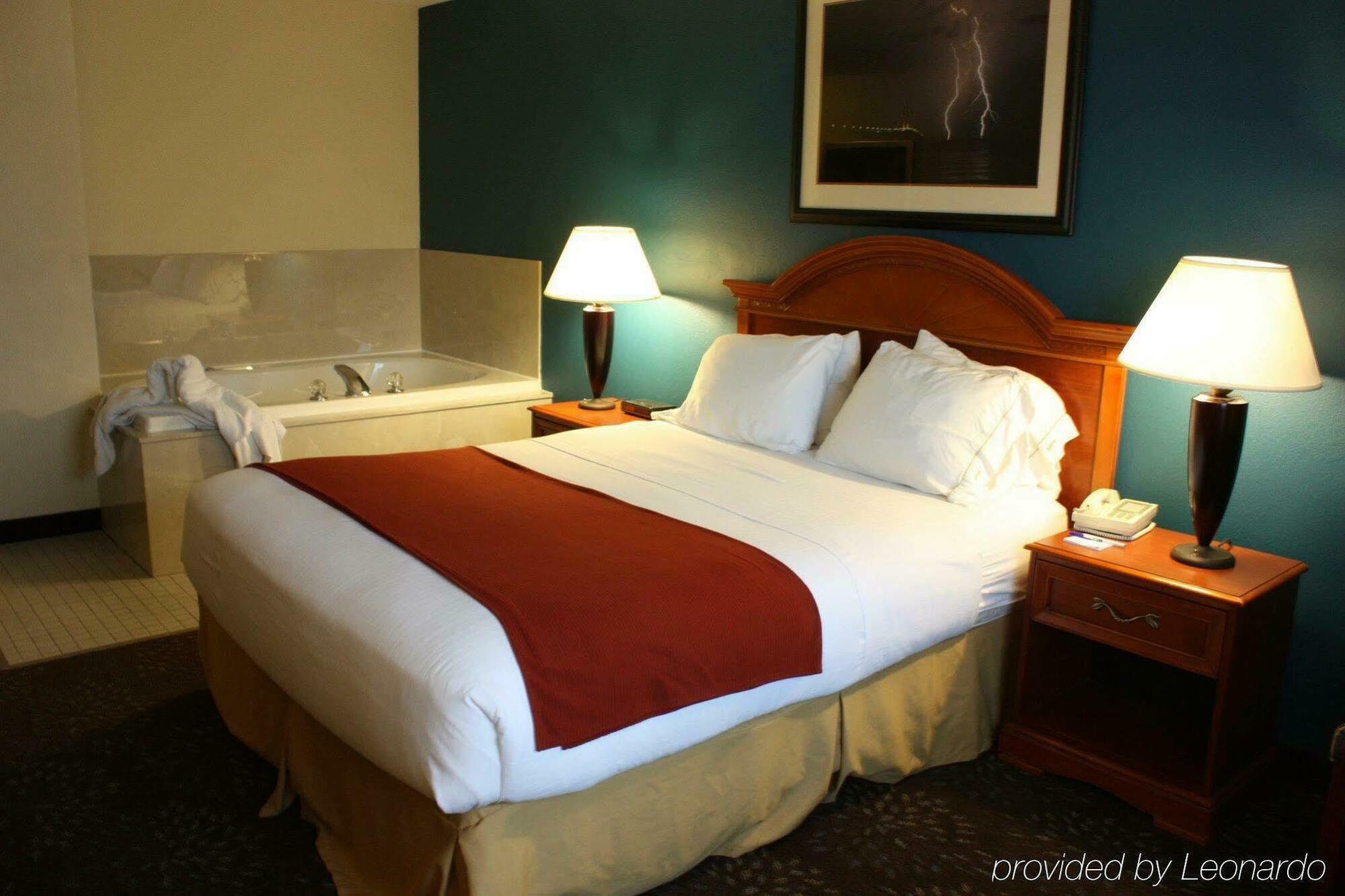 Holiday Inn Express Mackinaw City By Ihg Ngoại thất bức ảnh