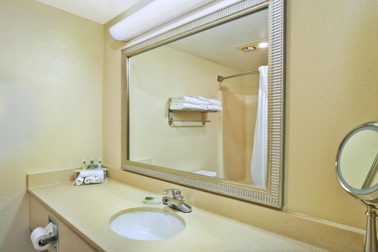 Holiday Inn Express Mackinaw City By Ihg Ngoại thất bức ảnh