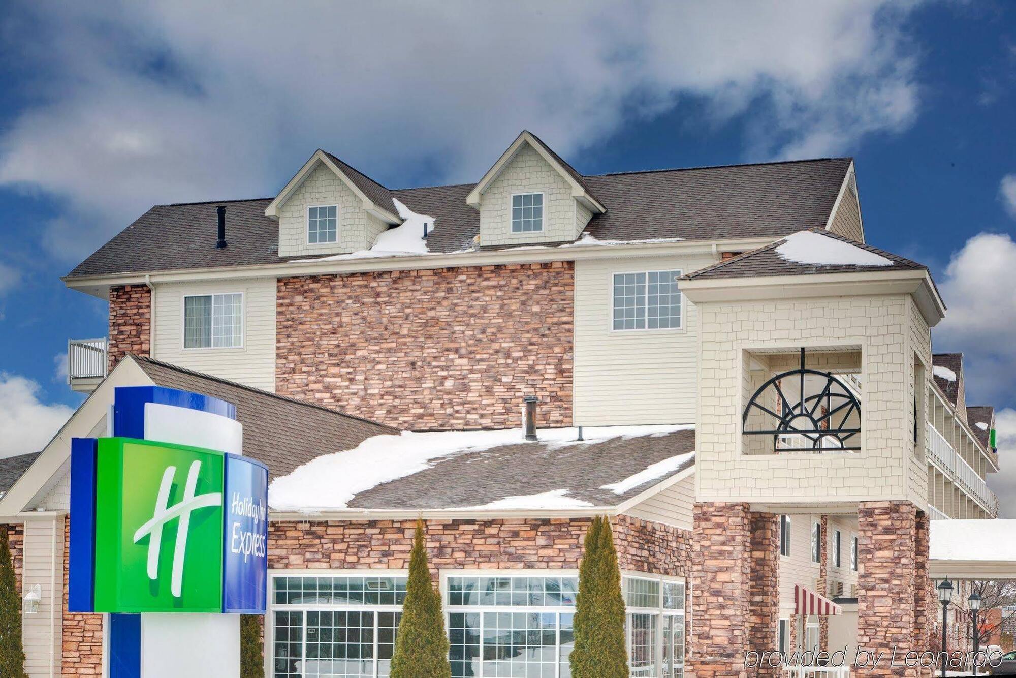 Holiday Inn Express Mackinaw City By Ihg Ngoại thất bức ảnh